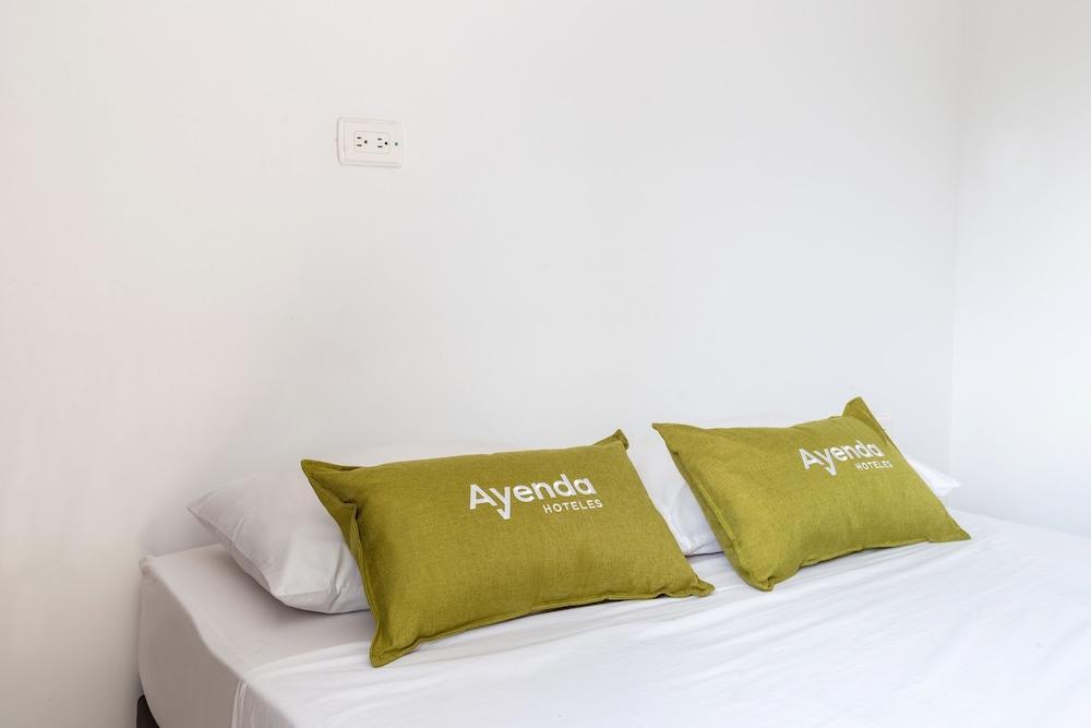 בוקארמנגה Hotel Riviera Plaza מראה חיצוני תמונה