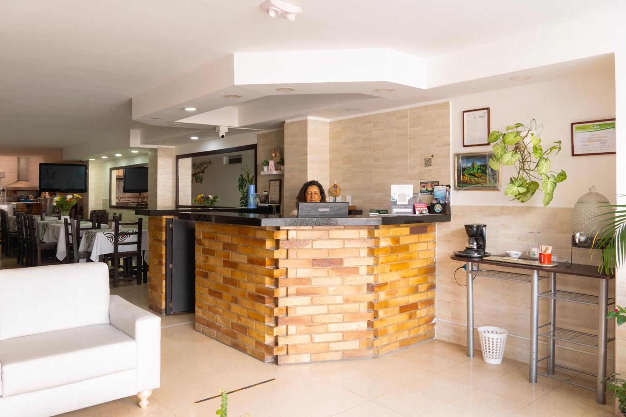 בוקארמנגה Hotel Riviera Plaza מראה חיצוני תמונה