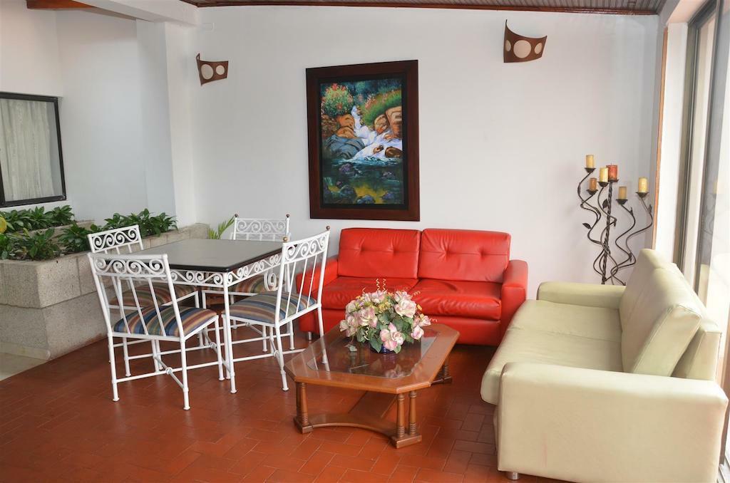 בוקארמנגה Hotel Riviera Plaza מראה חיצוני תמונה