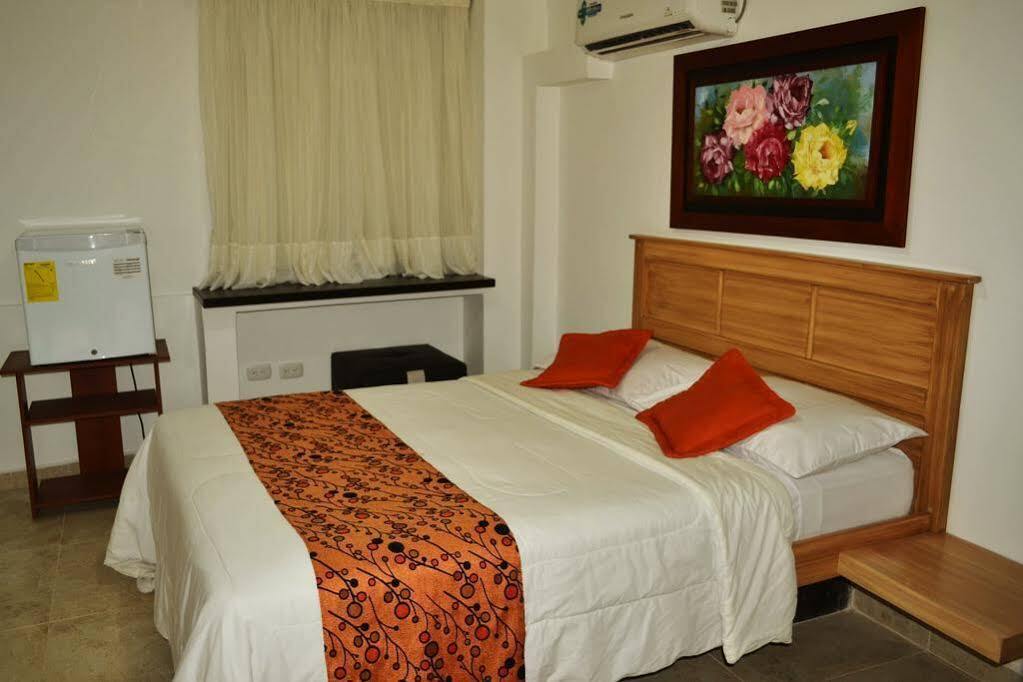 בוקארמנגה Hotel Riviera Plaza מראה חיצוני תמונה