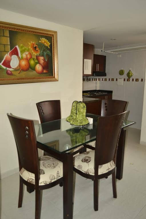 בוקארמנגה Hotel Riviera Plaza מראה חיצוני תמונה