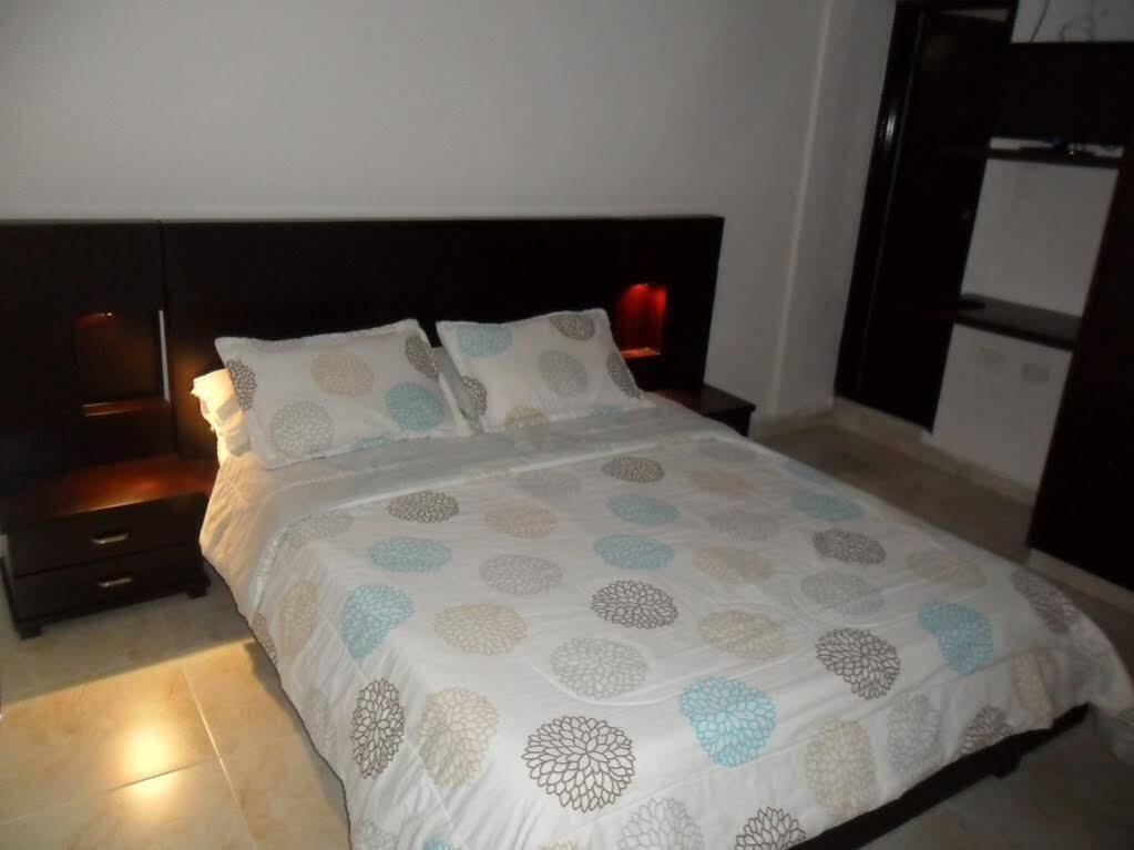 בוקארמנגה Hotel Riviera Plaza מראה חיצוני תמונה